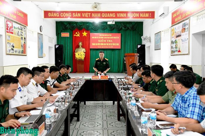 Đại tá Bùi Yên Tĩnh phát biểu kết luận tại buổi kiểm tra ở Đồn Biên phòng Sông Đốc, Bộ đội Biên phòng tỉnh Cà Mau. Ảnh: Hoàng Tá