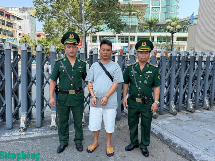 Đối tượng Zhao Fuyi (Triệu Phó Nghị) bị bắt giữ. Ảnh: Trung Dũng