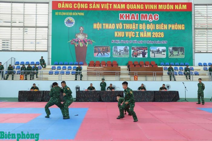 Các đội thi thực hiện nội dung phân thế võ thể dục bài 2. Ảnh: Ngọc Lâm