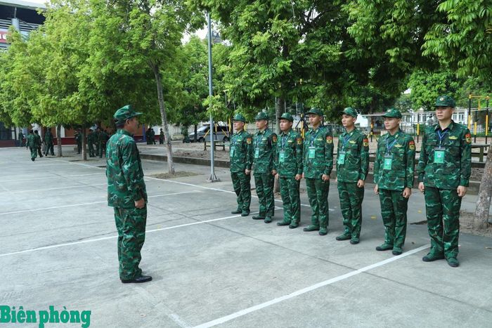 Các đoàn tổ chức quán triệt nhiệm vụ cho các thành viên trước khi bắt đầu thi đấu. Ảnh: Ngọc Lâm