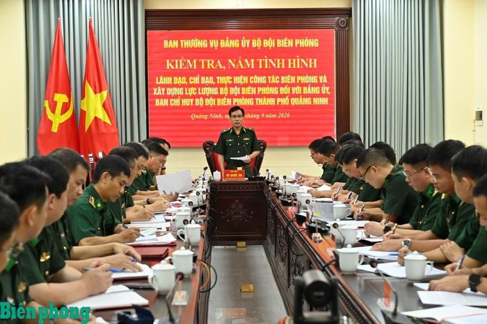 Thiếu tướng Vũ Quốc Ân quán triệt mục đích, yêu cầu, nội dung làm việc. Ảnh: Xuân Hùng