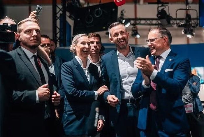Bà Alice Weidel cùng các lãnh đạo khác của đảng AfD ăn mừng chiến thắng bầu cử ở bang Saxony-Anhalt của Đức. Ảnh: X/ Alice Weidel