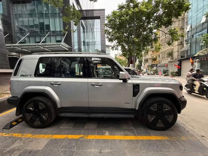 Kích thước iCaur V27 tương đương với Toyota Land Cruiser Prado. Ảnh: Ho Sy Quang