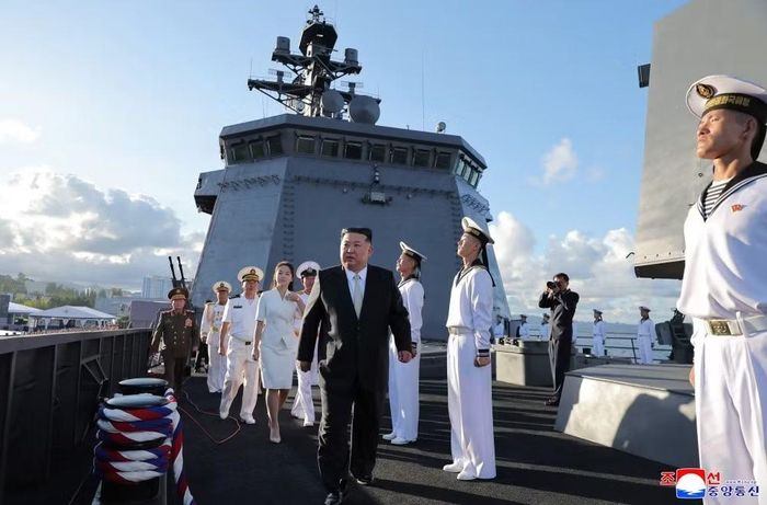 Chủ tịch Triều Tiên Kim Jong Un tại lễ đưa tàu vào biên chế ở thành phố cảng Wonsan, miền đông Triều Tiên. Ảnh: KCNA