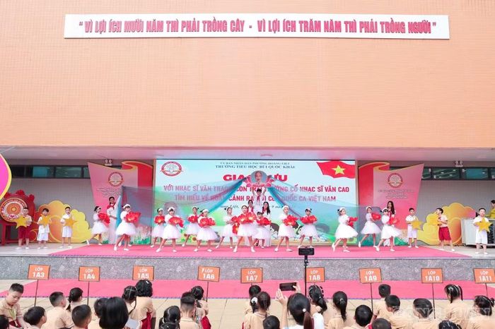 Các tiết mục văn nghệ đặc sắc của học sinh Trường Tiểu học Bùi Quốc Khái.