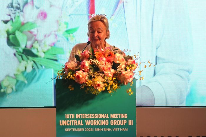 Bà Anna Joubin-Bret - Tổng Thư ký UNCITRAL phát biểu tại phiên họp (ảnh: Trọng Kửu)