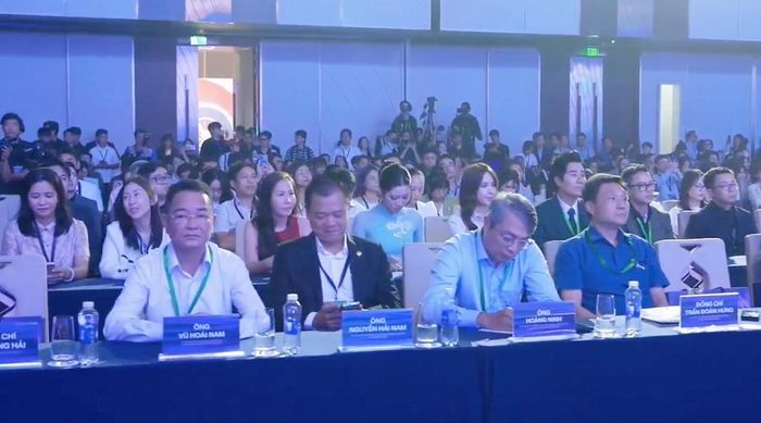 TS Vũ Hoài Nam, Tổng Biên tập Báo Pháp luật Việt Nam dự phiên toàn thể KOL Summit 2026.