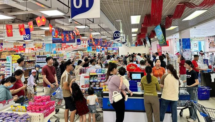 Bộ Công Thương cho biết, đang triển khai các chương trình khuyến mại tập trung để kích cầu bán lẻ cuối năm.