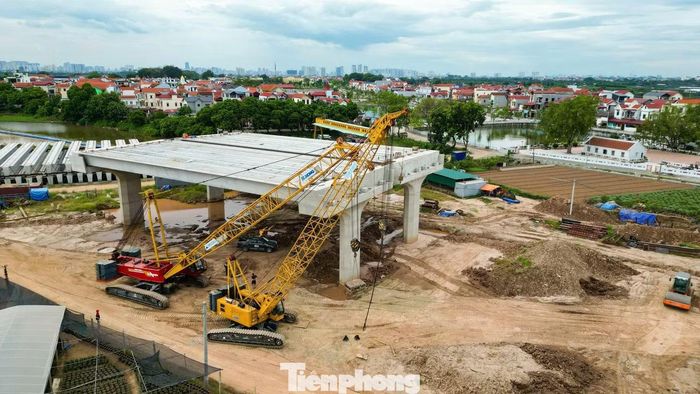 Trước đó, những phiến dầm cầu cạn đầu tiên ở phía Hưng Yên đã được lắp đặt, góp phần thúc đẩy tiến độ toàn tuyến.