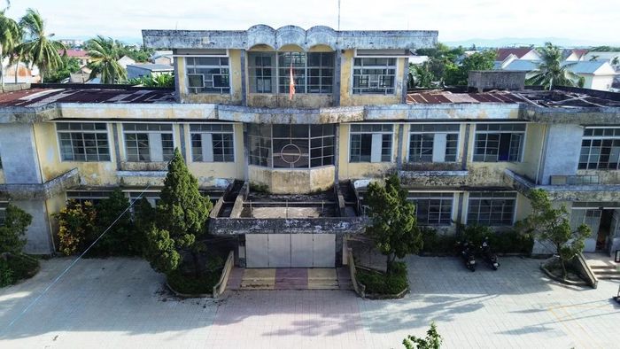 Khu nhà, đất rộng hơn 5.900 m2 với nhiều công trình kiến trúc rơi vào tình trạng bỏ không nhiều năm.