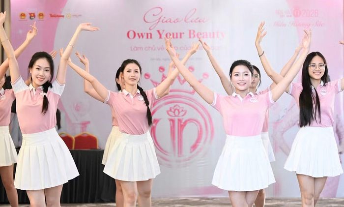 Các thí sinh đang tích cực tập luyện trước khi bước vào giai đoạn quan trọng của vòng Chung khảo Hoa hậu Việt Nam 2026 tại Hải Phòng.