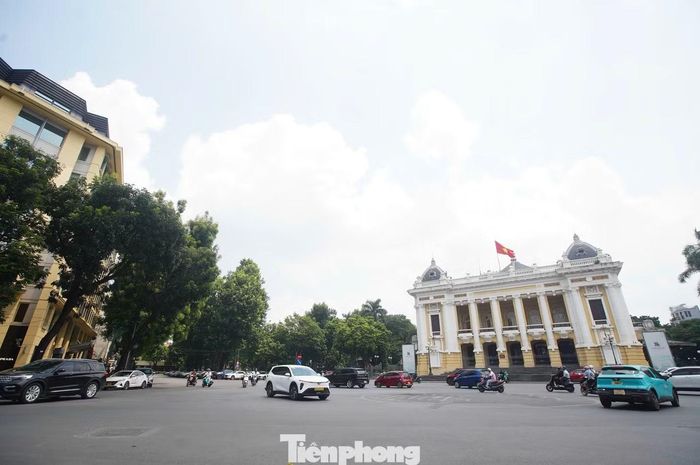 Đặc biệt, khu vực Quảng trường Cách mạng Tháng Tám, Nhà hát Lớn, Bảo tàng Lịch sử Quốc gia và phụ cận có sự thay đổi khá lớn.