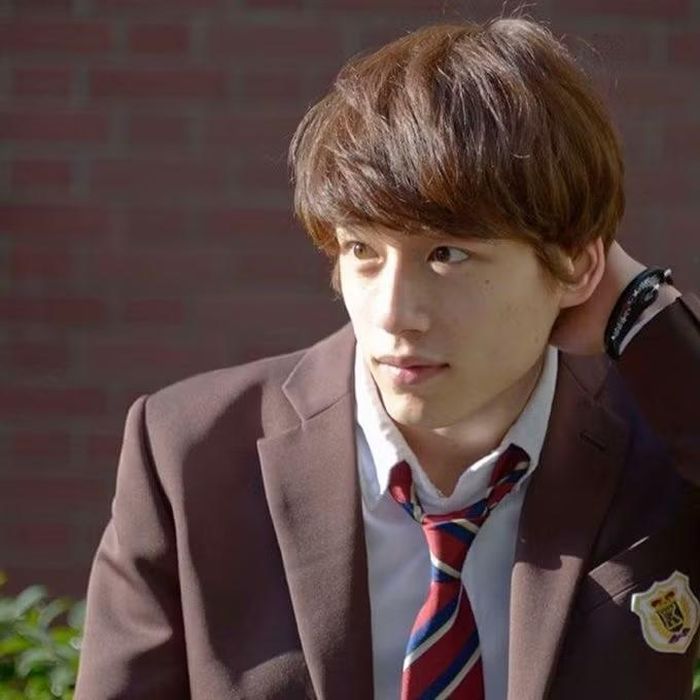 Sakaguchi Kentaro sinh năm 1991, được coi là nam thần hoàn hảo nhất của màn ảnh Nhật Bản. Nam nghệ sĩ sở hữu đôi mắt nâu mơ màng, làn da trắng, chiếc mũi cao bướng bỉnh. Nhiều khán giả bình luận Sakaguchi Kentaro thu hút vì toát lên chất "thơ" khó diễn tả, tạo cảm giác là một người chân thành ấm áp, ngọt ngào, nhưng cũng đầy chất nghệ sĩ, hoang dại và nam tính.