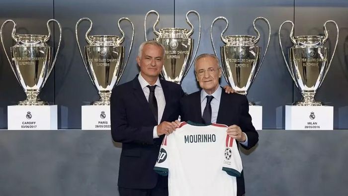 HLV Jose Mourinho (trái) dẫn dắt Real Madrid gặp lại đội bóng cũ Inter Milan. Ảnh: Real Madrid FC
