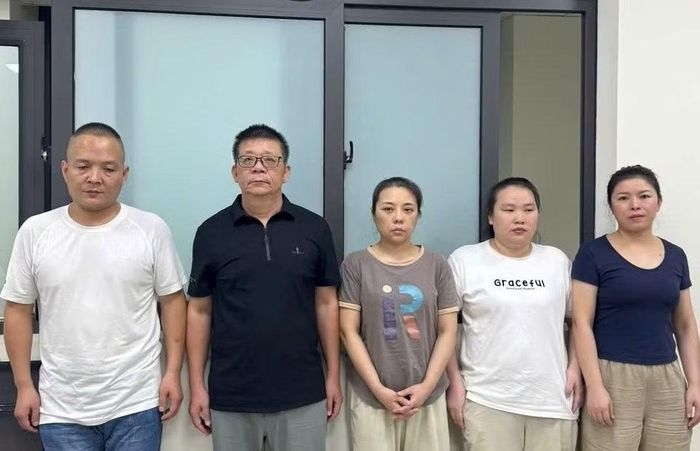 5 bị can mang quốc tịch Trung Quốc tại cơ quan công an.