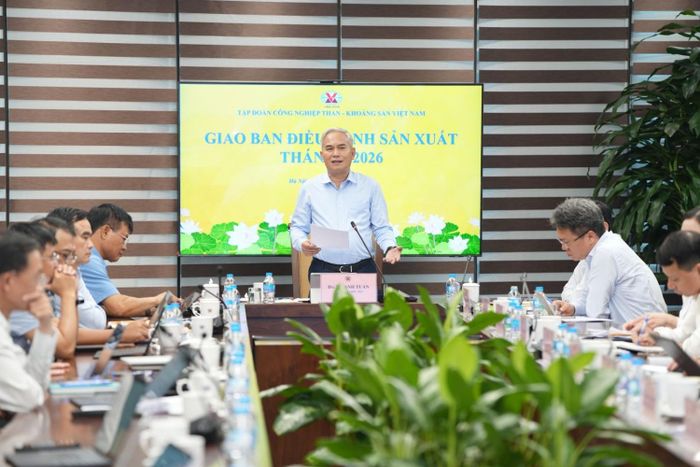 Tổng giám đốc TKV Vũ Anh Tuấn phát biểu chỉ đạo tại Giao ban điều hành sản xuất tháng 9/2026.