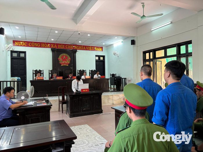 Toàn cảnh phiên toà.
