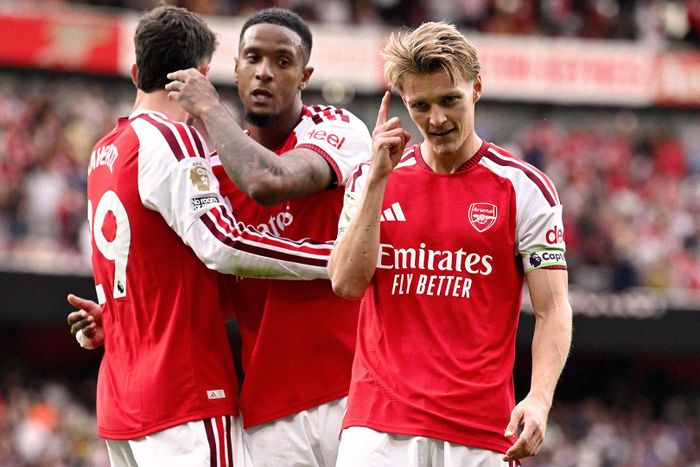 “Martin thân yêu” Odegaard có phong độ rất cao. Ảnh: P.L