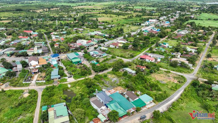 Sở Tư pháp Lâm Đồng làm rõ việc ghi số tờ, số thửa và xuất trình giấy xác nhận tình trạng hôn nhân khi ủy quyền làm sổ đỏ lần đầu. Ảnh: Nguyễn Huế