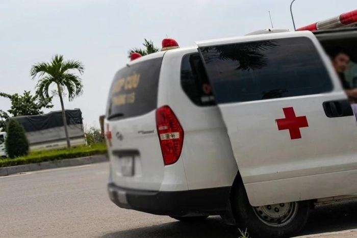 Xe cứu thương mà nhóm người dùng để vận chuyển bệnh nhân, thu số tiền 9,5 triệu đồng. Ảnh: CTV
