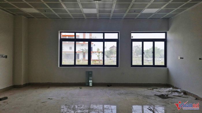 Nhiều hạng mục vẫn đang dang dở. Ảnh: Đức Hoàng