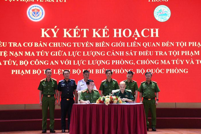 Các đơn vị ký quy chế phối hợp về phòng, chống ma túy. Ảnh: C04