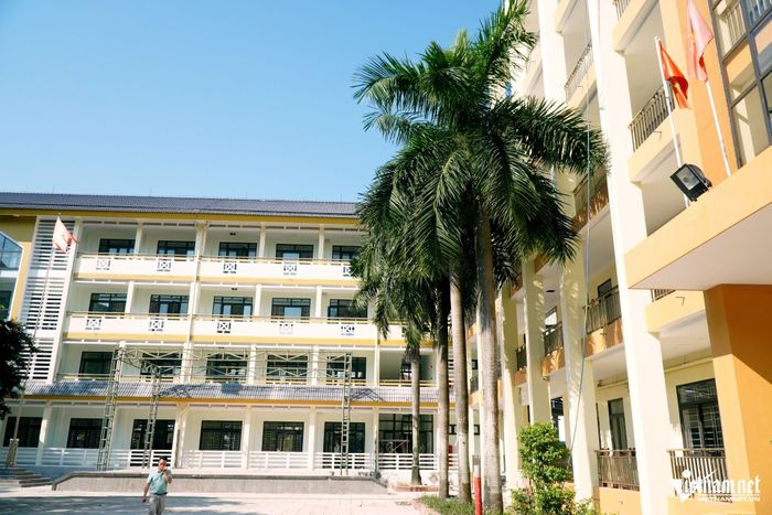 Các dãy nhà lớp học đã hoàn thiện và đưa vào sử dụng
