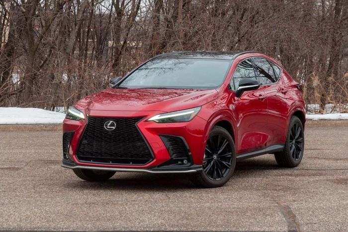 Ngoại hình Lexus NX trông hầm hố, thể thao nhưng lại thiên về sự êm ái và tiết kiệm nhiên liệu.