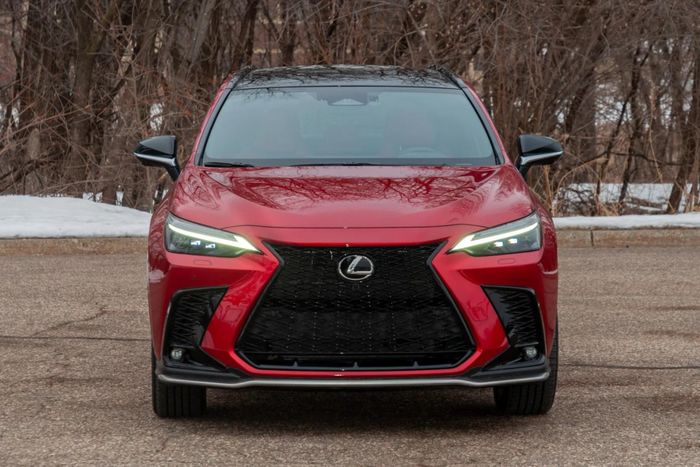 Lexus NX lại là một trong những mẫu xe bán chạy nhất của thương hiệu hạng sang Nhật Bản. Ảnh: The Drive