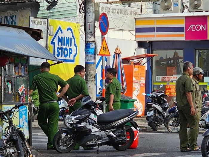 Lực lượng chức năng có mặt phong tỏa hiện trường.
