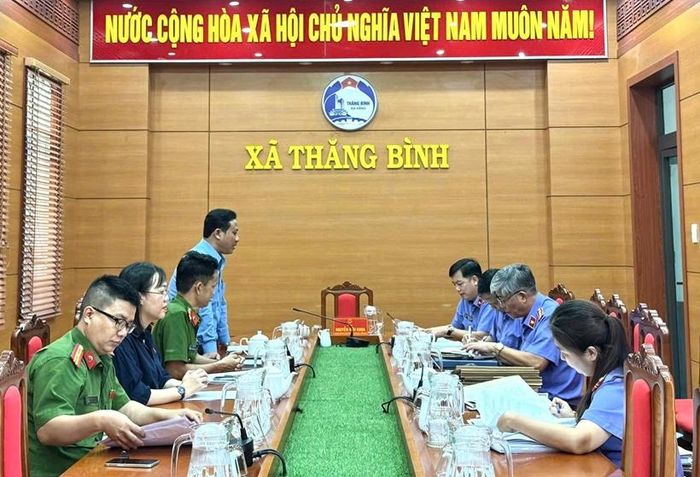  Toàn cảnh buổi kiểm sát tại UBND xã Thăng Bình.