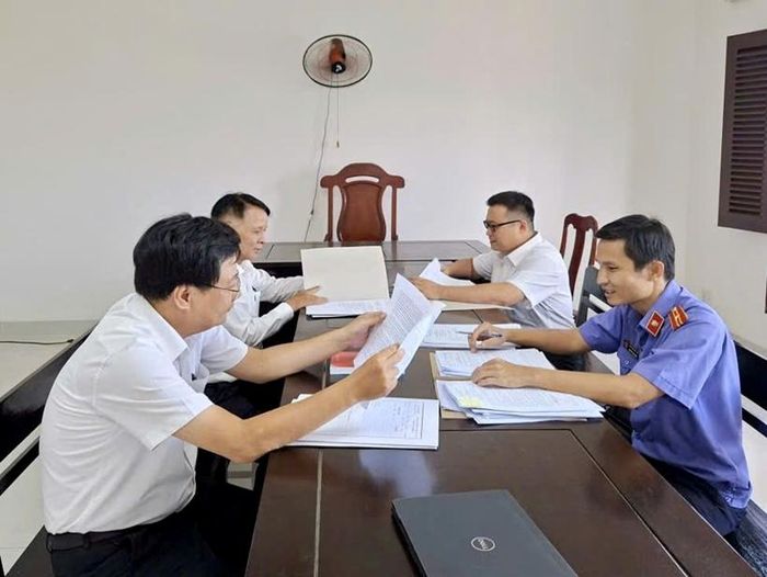  Kiểm sát viên VKSND Khu vực 3, TP Đà Nẵng tham gia phiên họp xét giảm thời gian chấp hành án, rút ngắn thời gian thử thách của án treo.