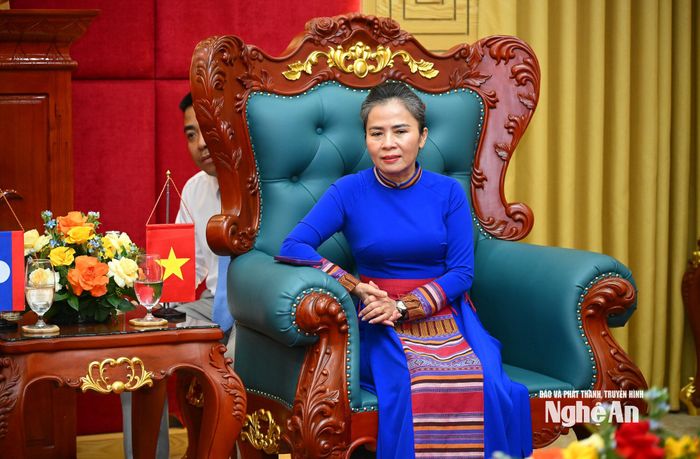 Phó Bí thư Tỉnh ủy Võ Thị Minh Sinh đề xuất Đoàn Thanh niên hai địa phương đẩy mạnh kết nối mạng lưới doanh nhân trẻ. Ảnh: Thành Cường