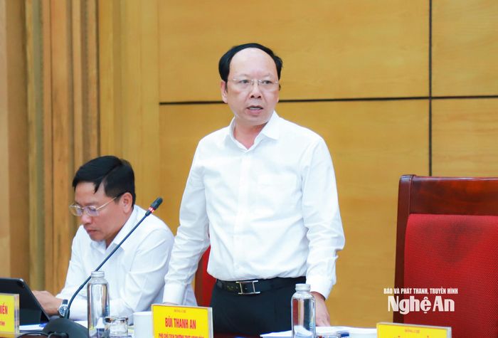 Đồng chí Bùi Thanh An - Ủy viên Ban Thường vụ Tỉnh ủy, Phó Chủ tịch Thường trực UBND tỉnh phát biểu tại phiên họp chuyên đề. Ảnh: Thành Duy