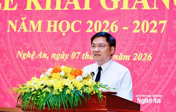 Đồng chí Hoàng Nghĩa Hiếu phát biểu tại Lễ khai giảng. Ảnh: Thu Hiền