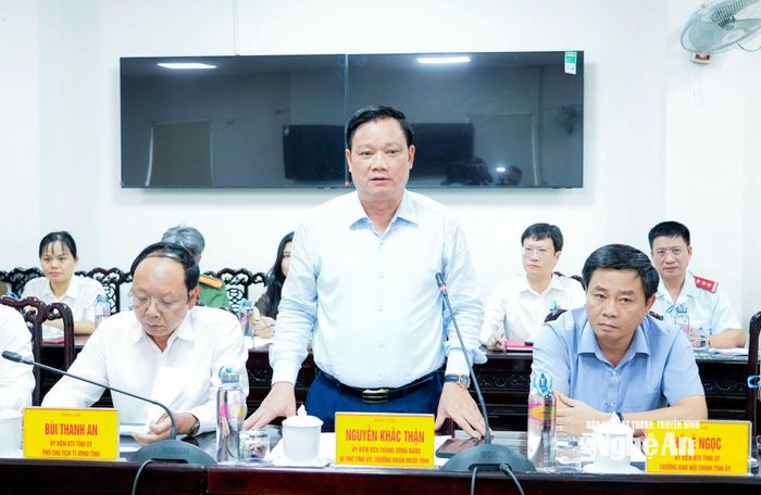 Bí thư Tỉnh uỷ, Trưởng Đoàn ĐBQH tỉnh Nguyễn Khắc Thận kết luận tại phiên tiếp công dân. Ảnh: Phạm Bằng