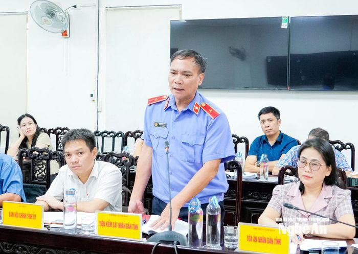 Viện trưởng Viện kiểm sát nhân dân tỉnh Vũ Xuân Đông phát biểu tại phiên tiếp công dân. Ảnh: Phạm Bằng