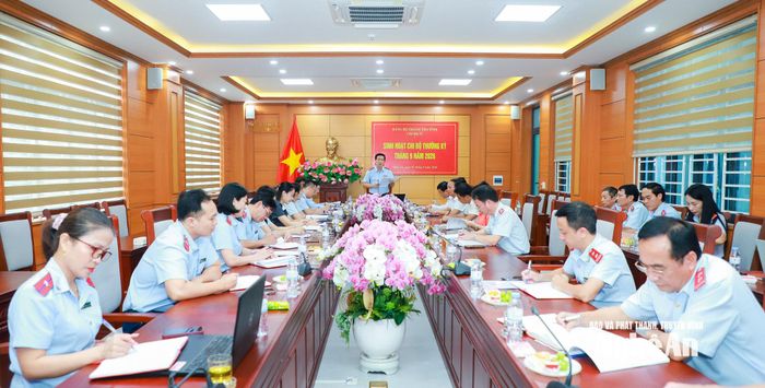 Quang cảnh sinh hoạt chi bộ thường kỳ tháng 9/2026 tại Chi bộ IV thuộc Đảng ủy Thanh tra tỉnh. Ảnh: Thành Duy