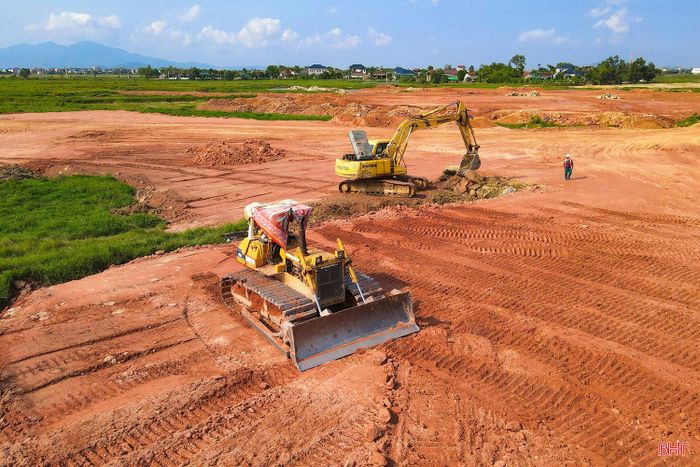  Dự án đã giải phóng mặt bằng được 190,39/190,41 ha (đạt 99,99%), đang đẩy nhanh thi công hạ tầng để sớm đón các nhà đầu tư thứ cấp. 
