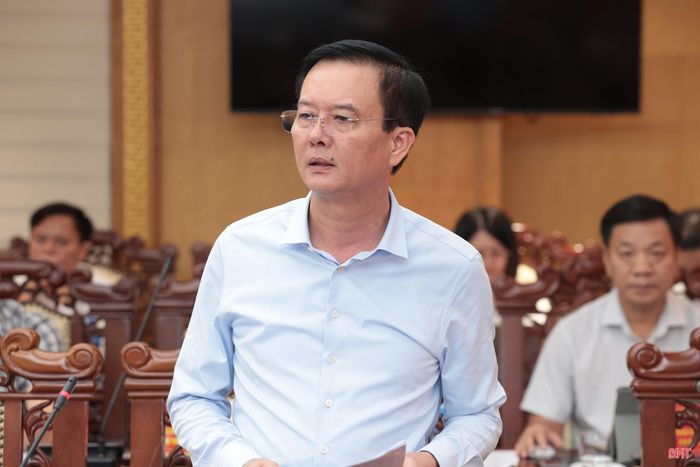 Đồng chí Trần Báu Hà - Phó Chủ tịch Thường trực UBND tỉnh tham gia ý kiến tại cuộc họp.