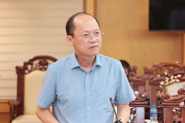 Đồng chí Nguyễn Hồng Lĩnh – Phó Bí thư Thường trực Tỉnh ủy, Chủ tịch HĐND tỉnh, Phó Trưởng ban Chỉ đạo phát biểu tại cuộc họp.