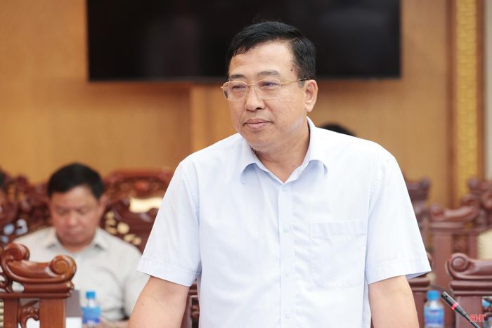 Đồng chí Trần Tú Anh - Chủ nhiệm Ủy ban Kiểm tra Tỉnh ủy tham gia ý kiến tại cuộc họp.