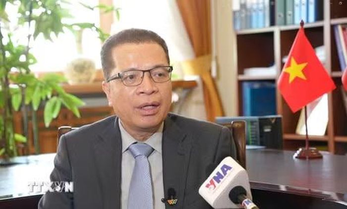 Đại sứ Đặc mệnh Toàn quyền nước Cộng hòa Xã hội Chủ nghĩa Việt Nam tại Liên bang Nga Đặng Minh Khôi trả lời phỏng vấn. (Ảnh: Văn Hiếu/TTXVN)