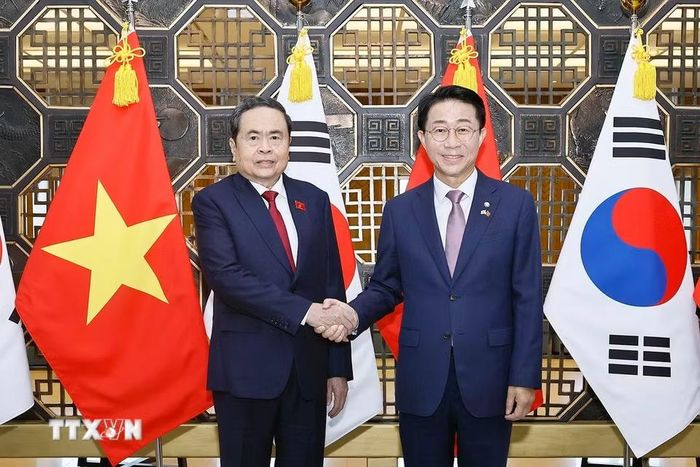 Chủ tịch Quốc hội Trần Thanh Mẫn và Chủ tịch Quốc hội Hàn Quốc Cho Jeong Sik chụp ảnh chung. (Ảnh: Doãn Tấn/TTXVN)