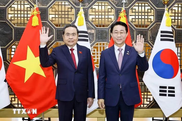 Chủ tịch Quốc hội Trần Thanh Mẫn và Chủ tịch Quốc hội Hàn Quốc Cho Jeong Sik chụp ảnh chung. (Ảnh: Doãn Tấn/TTXVN)