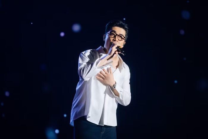 Hoàng Dũng có màn 'dance battle' ấn tượng với Hà Lê, cùng song ca các bản hit với Orange và Vũ. (Ảnh: CTV/Vietnam+)