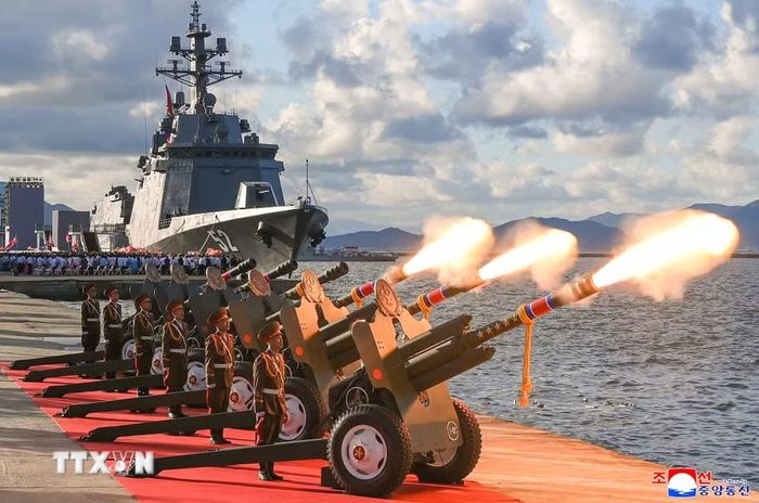 Lễ đưa tàu khu trục Kang Kon vào biên chế tại thành phố cảng Wonsan, Triều Tiên, ngày 6/9/2026. (Ảnh: KCNA/TTXVN phát)