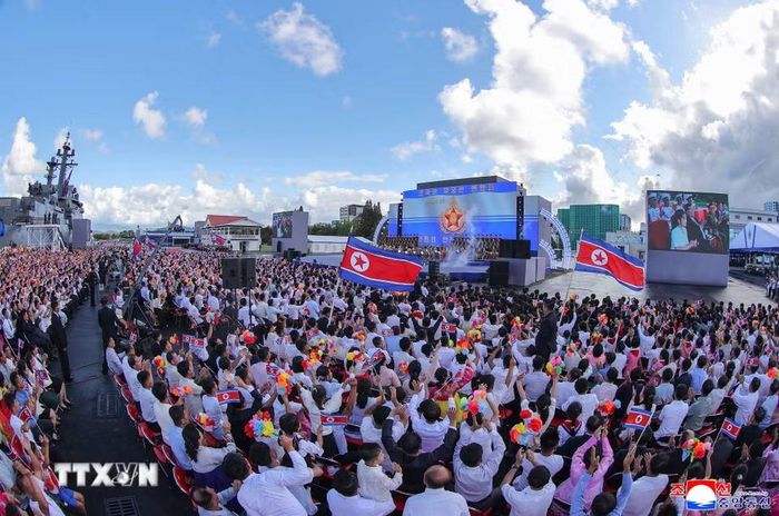 Lễ đưa tàu khu trục Kang Kon vào biên chế tại cảng Wonsan, Triều Tiên, ngày 6/9/2026. (Ảnh: KCNA/TTXVN phát)
