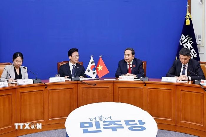 Chủ tịch Quốc hội Trần Thanh Mẫn tiếp Chủ tịch Đảng Dân chủ Đồng hành (DPK) Kim Min Seok. (Ảnh: Doãn Tấn/TTXVN)