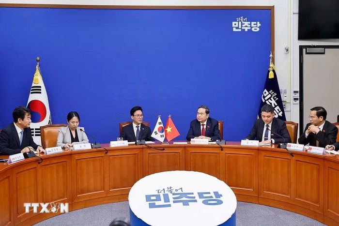Chủ tịch Quốc hội Trần Thanh Mẫn tiếp Chủ tịch Đảng Dân chủ Đồng hành (DPK) Kim Min Seok. (Ảnh: Doãn Tấn/TTXVN)